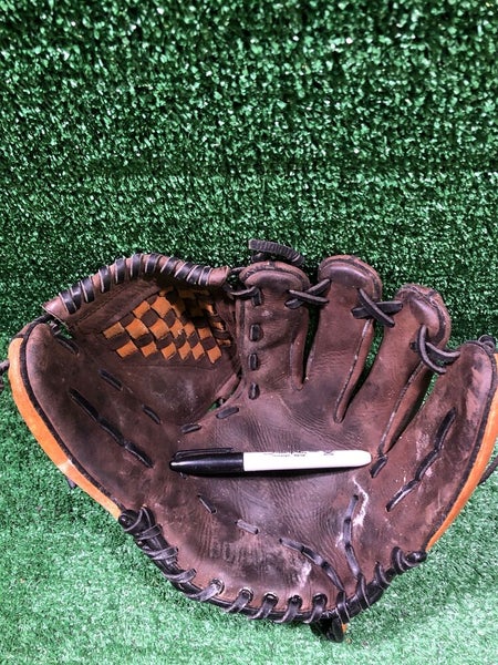 Louisville Slugger ADX1250 12.5 Baseball glove (RHT)