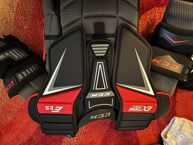 Ccm 2.5 extreme flex goalie chest pad