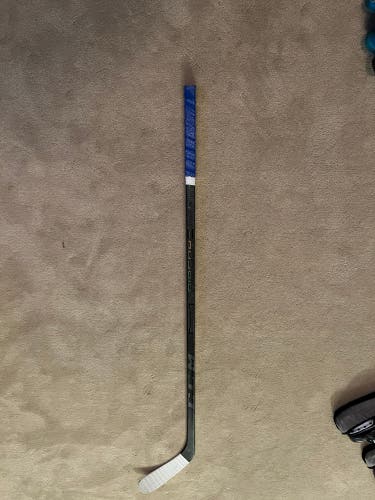 Junior Right Handed P29  Trigger 6 Pro Hockey Stick