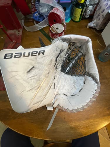 Bauer hyperlight senior goalie glove