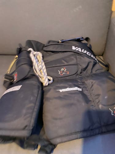 Vaughn V7 Jr Hockey Goalie Pants M/L