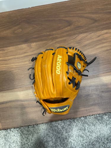 Infield 11.5" A2000 Baseball Glove