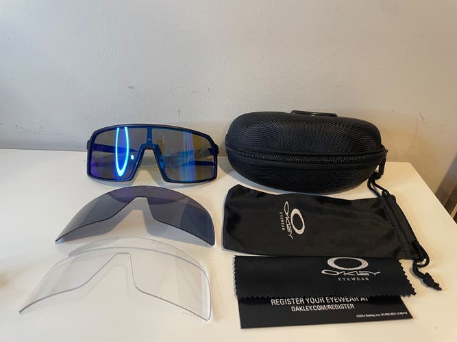 New  Oakley Sutro Sunglasses