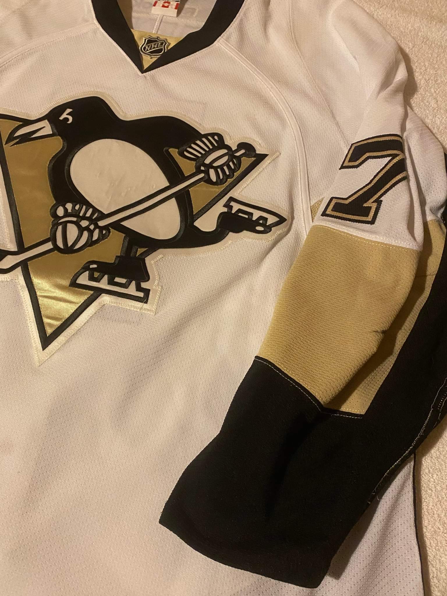 Pittsburgh Penguins Robert Bortuzzo #41 Autographed Replica Jersey, Size 48