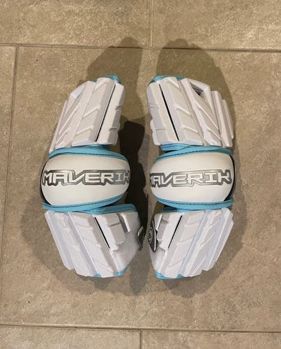 BRAND NEW Villanova Maverik Max Arm Guards (Large)