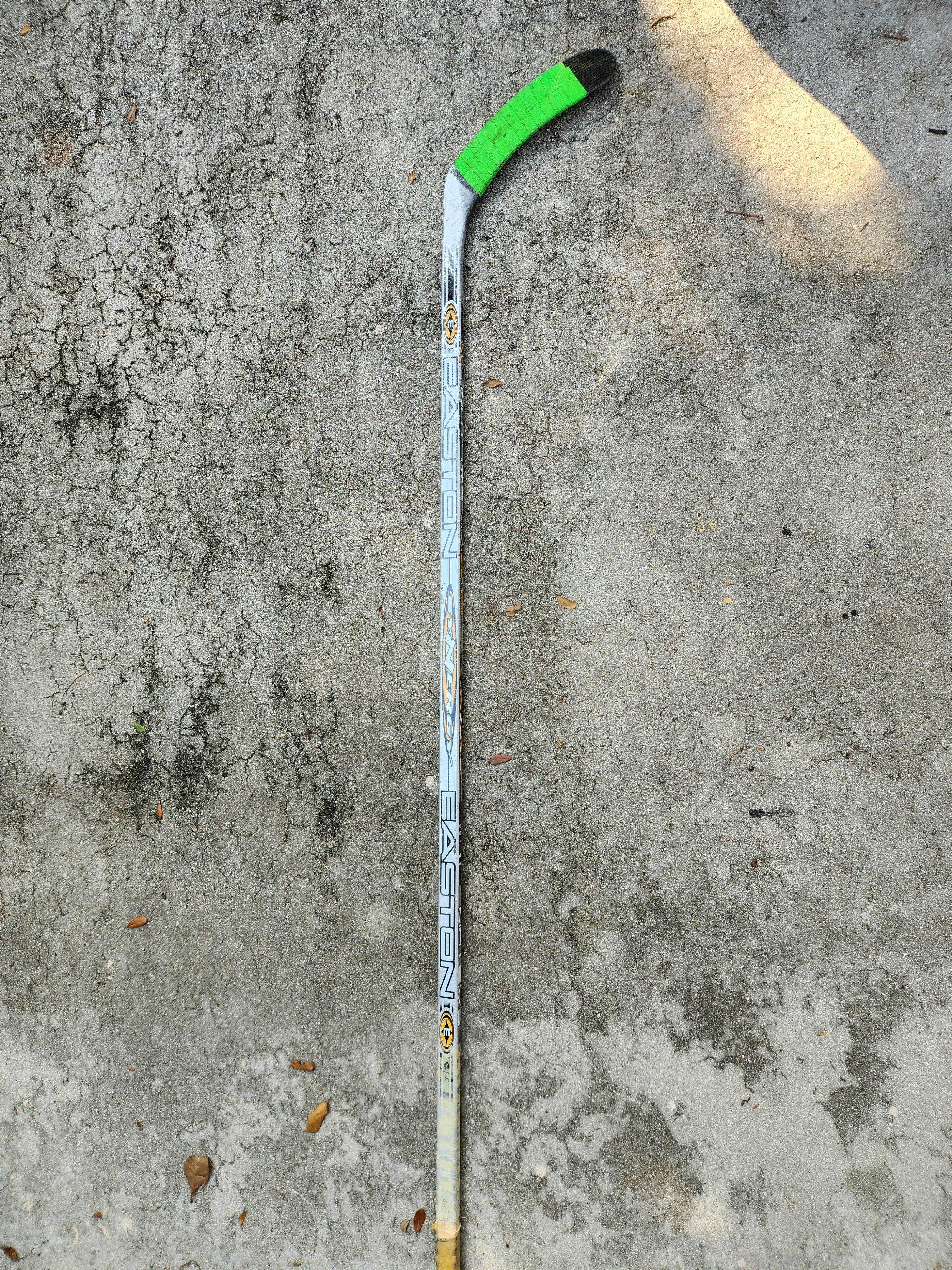 Original Left Handed Easton Synergy Grip Hockey Stick - MINT