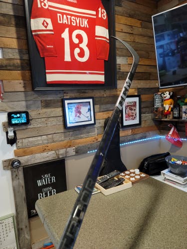 New Senior CCM Right Handed RibCor Trigger 7 Hockey Stick P28