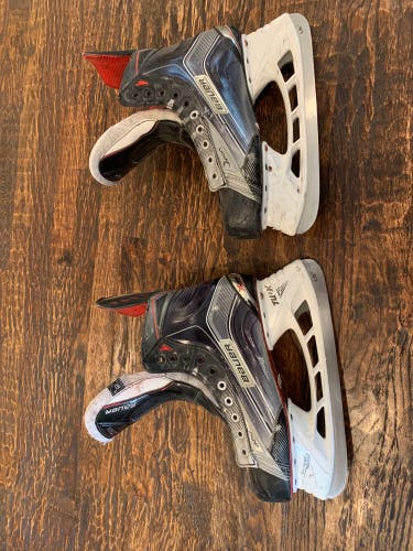 Intermediate Bauer Extra Wide Width Size 10 Vapor X900 Hockey Skates