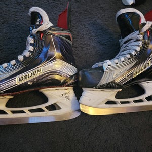 Junior Used Bauer Vapor 1X Hockey Skates Regular Width Size 5.5