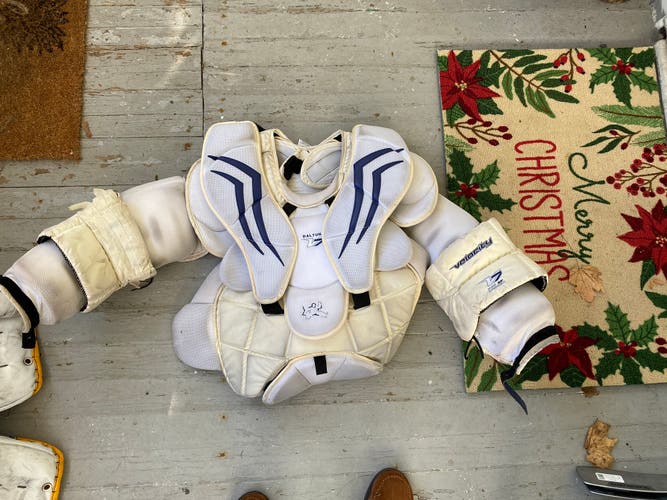 Used XL Vaughn Velocity V7 Goalie Chest Protector