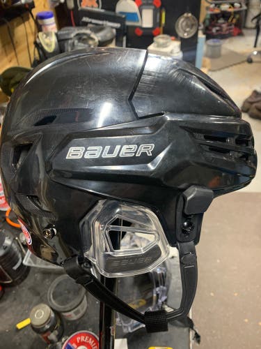 Used Small Bauer Re-Akt 95 Helmet
