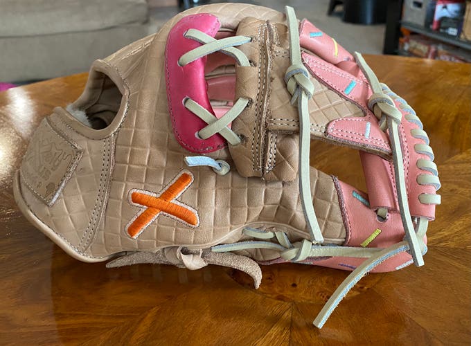 Aria Creamery Ice Cream Cone Baseball Glove 12”