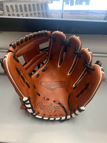 New Right Hand Throw 11.5" Gamer Baseball Glove