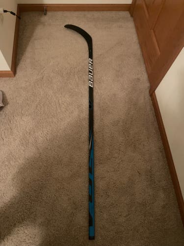 Senior Right Handed P92 Pro Stock Nexus volt Hockey Stick