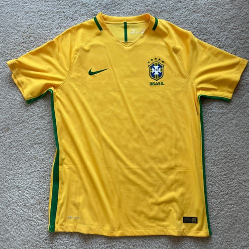 Worn Nike Brazil  Soccer Jersey Size XLarge Mens
