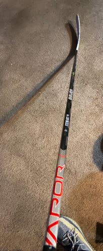 Intermediate Right Handed P88M Vapor Hyperlite Hockey Stick