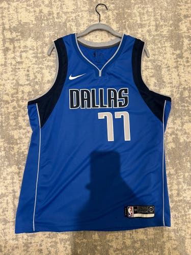 Adult Extra Large Mavericks Luka Doncic Jersey