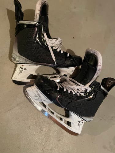 Senior Used Bauer Vapor Hyperlite Hockey Skates Pro Stock Size 9.5