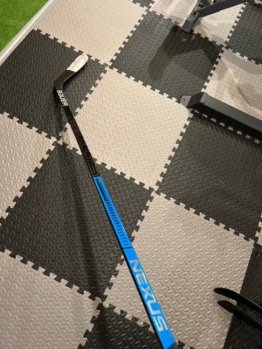 Right Handed Senior P92 Pro Stock Nexus 2N Pro Hockey Stick