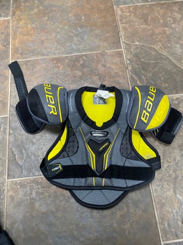 Junior Used Medium Bauer Supreme S150 Shoulder Pads