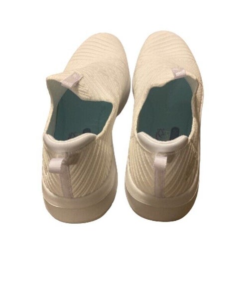 Skechers Women's Ultra Flex Shoe with Air Cooled Memory Foam Insole