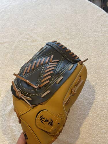 Brand New Franklin RHT size 13” Softball Glove