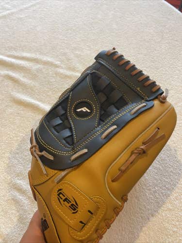 Brand New Franklin RHT size 14” Softball Glove