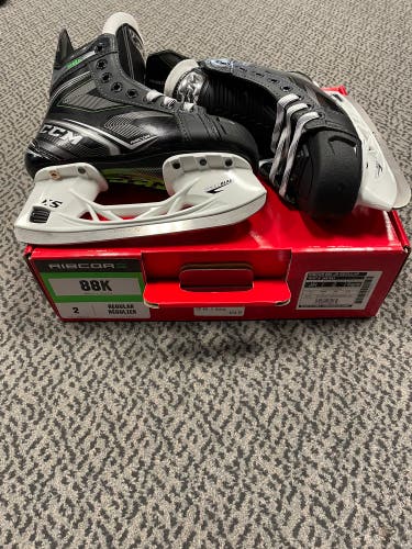 CCM Ribcore 88K size 2 regular width skate