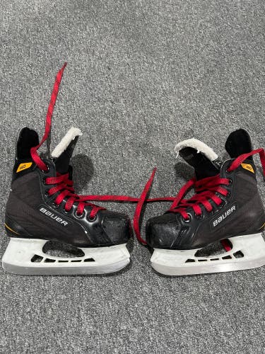 Used Bauer Regular Width Size 10 Supreme 140 Hockey Skates