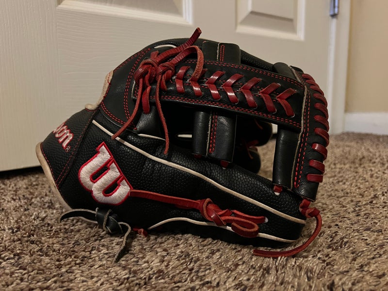 Slightly Used Infield 11.75" A2000 Baseball Glove