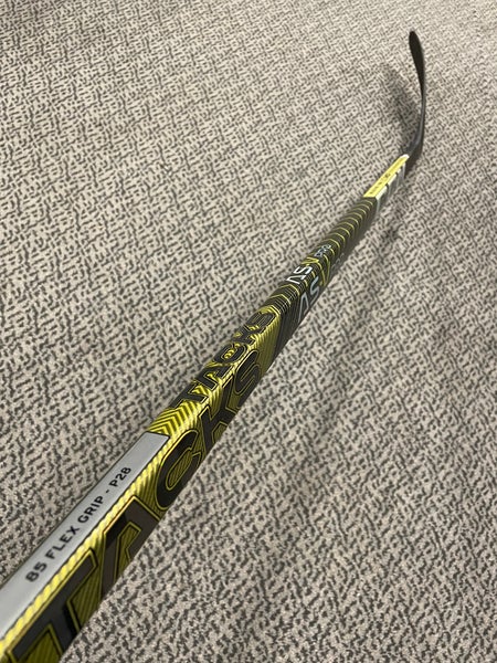 CCM Tacks AS-V Pro 85 flex P28 curve right hand stick