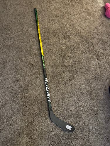 Senior Left Hand P28  Supreme UltraSonic Hockey Stick