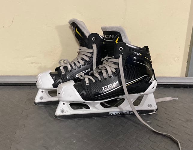 Used Size 9 CCM AS1 goalie skates