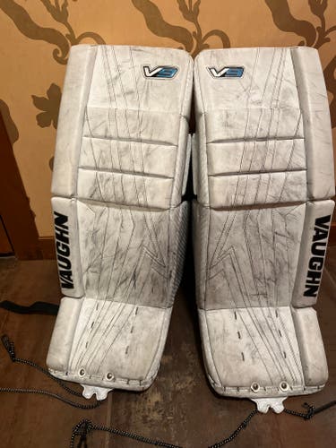 Used 28" Vaughn Velocity V9 Goalie Leg Pads
