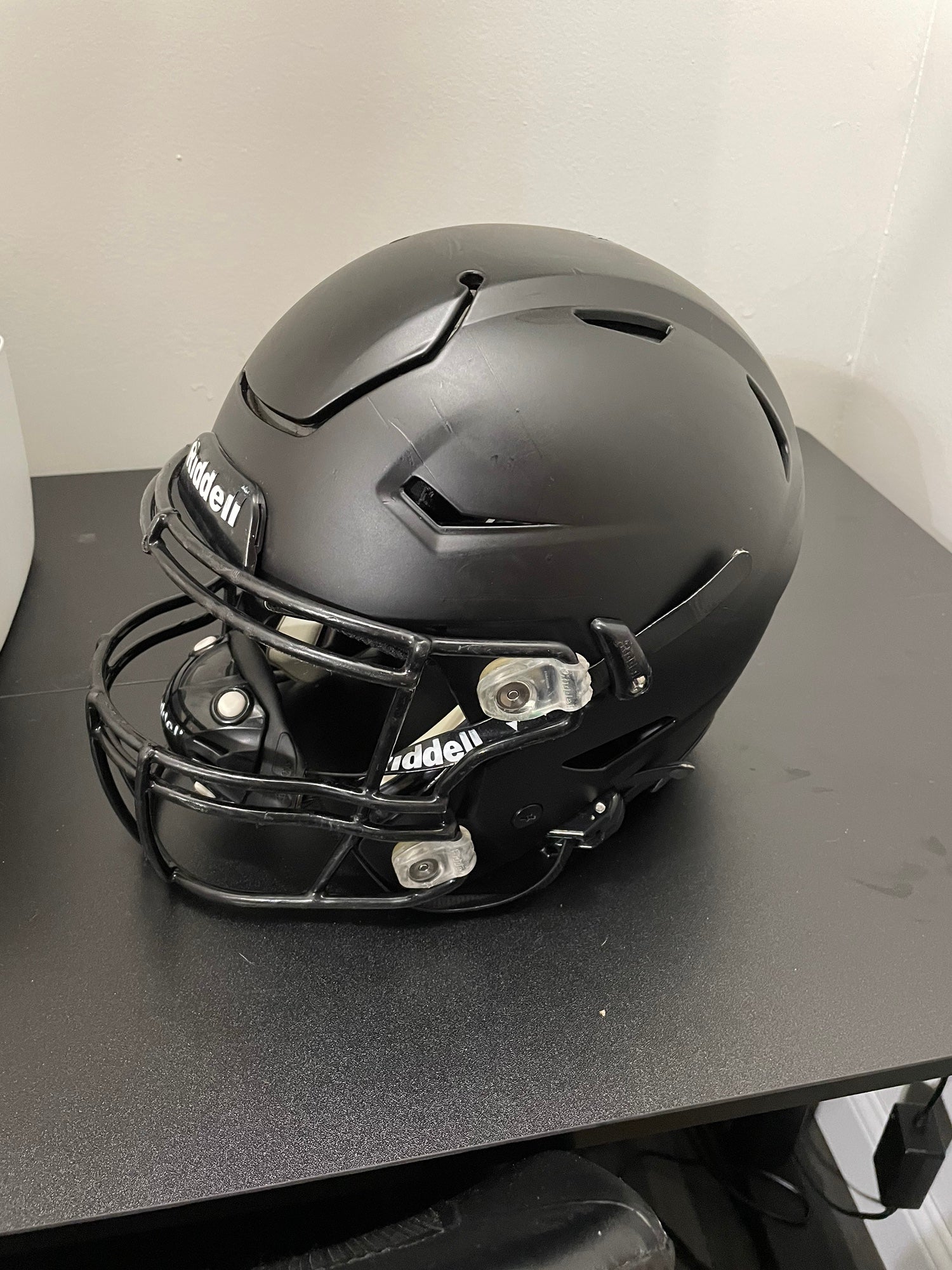 Adult Large - Riddell Speed Football Helmet - Matte Black