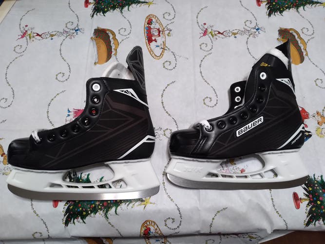 Junior New Bauer Supreme 140 Hockey Skates Regular Width Size 5 R
