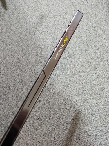 Bauer VAPOR HYPERLITE Hockey Stick RIGHTY P28 77 flex Senior D1 Pro Stock Custom Silver