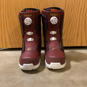 (Brand New) Women's Size 7.0 Thirty Two Adjustable Flex STW BOA Snowboard Boots