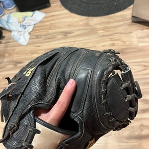 Used Right Hand Throw 33.5" A2000 Catcher's Glove