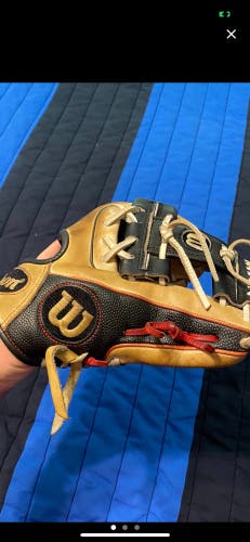 Right Hand Throw 11.5" A2000 Baseball Glove