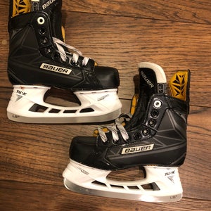 Junior New Bauer Supreme Comp Hockey Skates Extra Wide Width Size 1