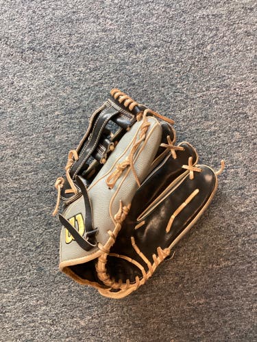 A2000 Baseball Glove 12.75" Used Wilson Right Hand Throw Outfield