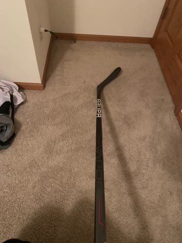 Senior Right Handed P28 Pro Stock Vapor Hyperlite Hockey Stick