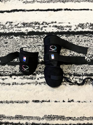 Used Senior EvoShield Shin guard / elbow guard