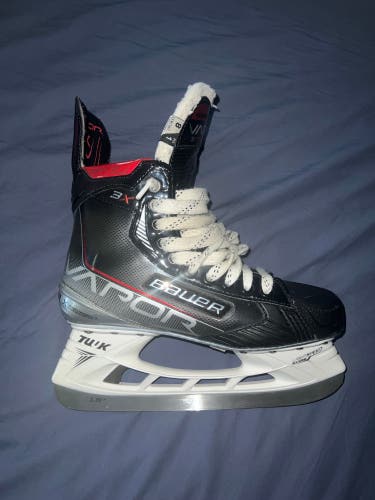 Used Senior Bauer Size 8 Vapor 3X Hockey Skates