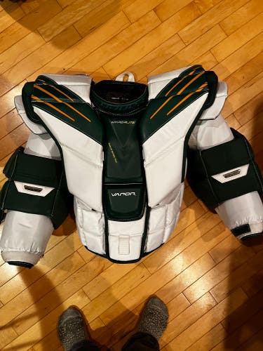 Hyper lite VAPOR chest protector Medium