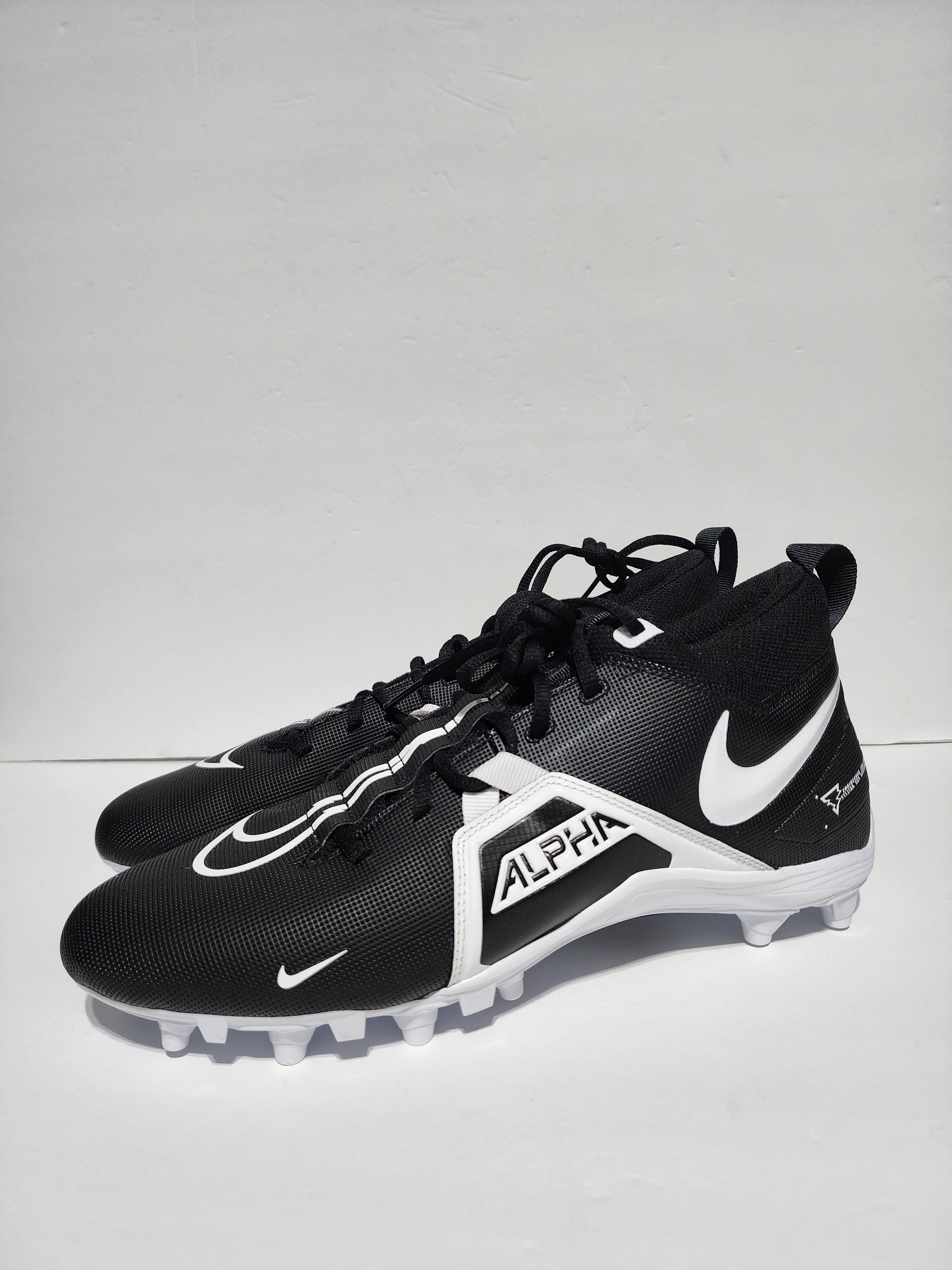 Nike Alpha Menace Varsity 3 Black & White Football‎ Cleats Men\'s Size 10 Amazon.com | Nike Men main image 3