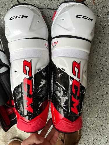 CCM  Jetspeed FT4 pro Shin Pads