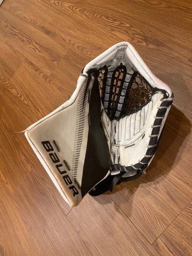 Used Regular  Supreme 2S Pro Goalie Glove