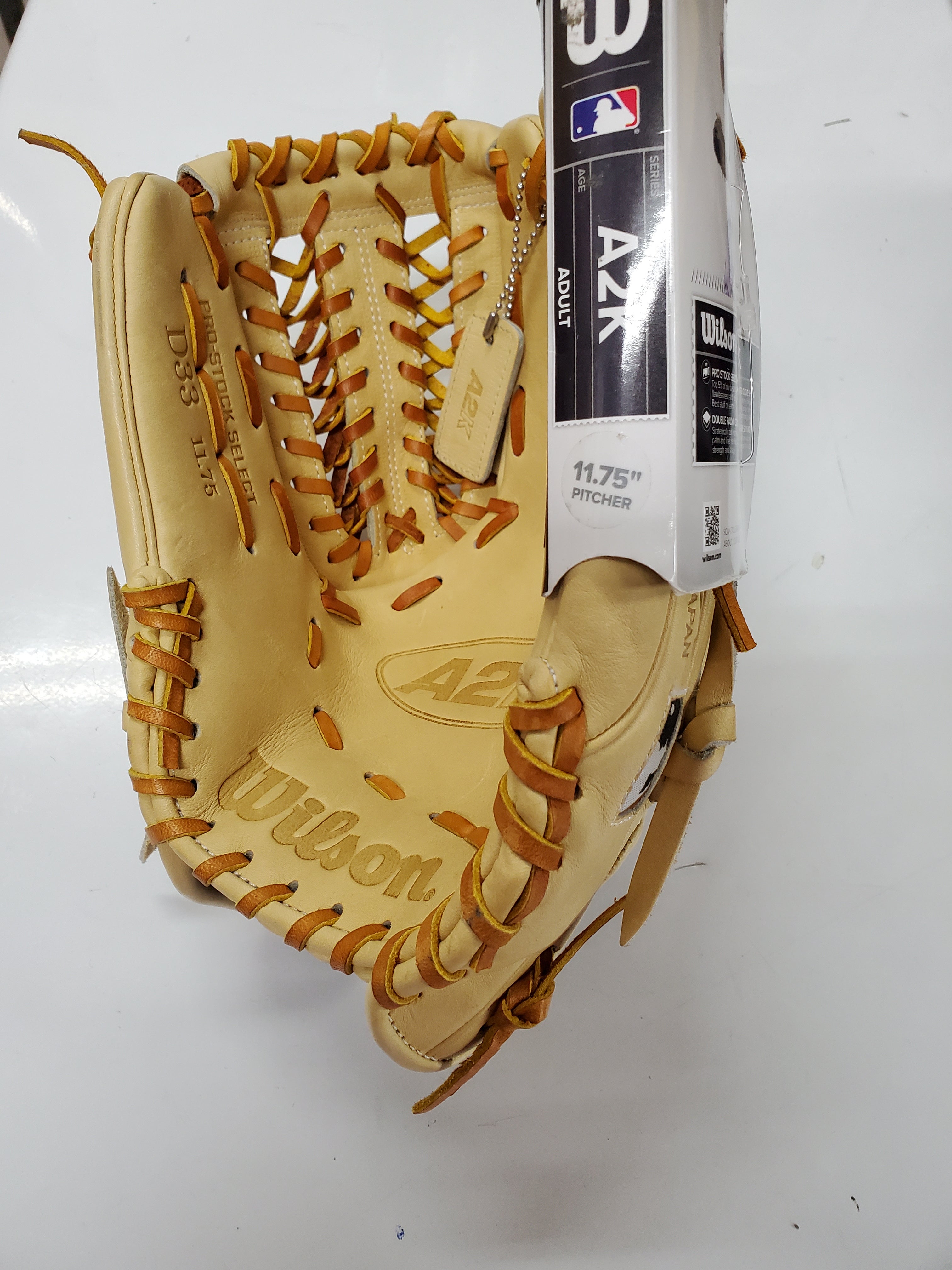 Wilson Custom A2000 D33 11.75 Baseball Glove - GOTM January 2023 –  TripleSSports